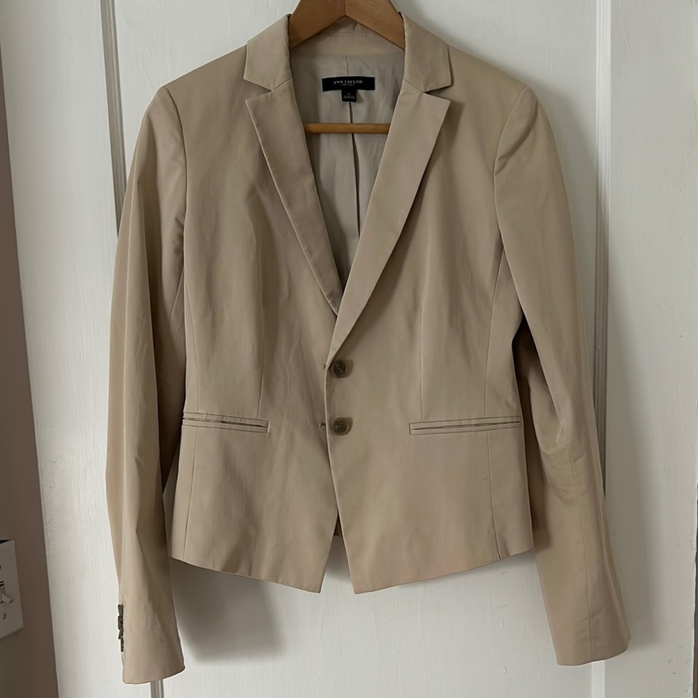 Ann Taylor beige Blazer sz 2